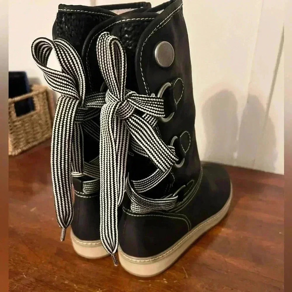 Never been worn White Mountain Tivia tie up boots size 7 - Picture 9 of 12